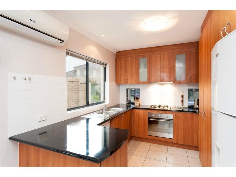 35 Cvitan Bend, Madeley WA 6065