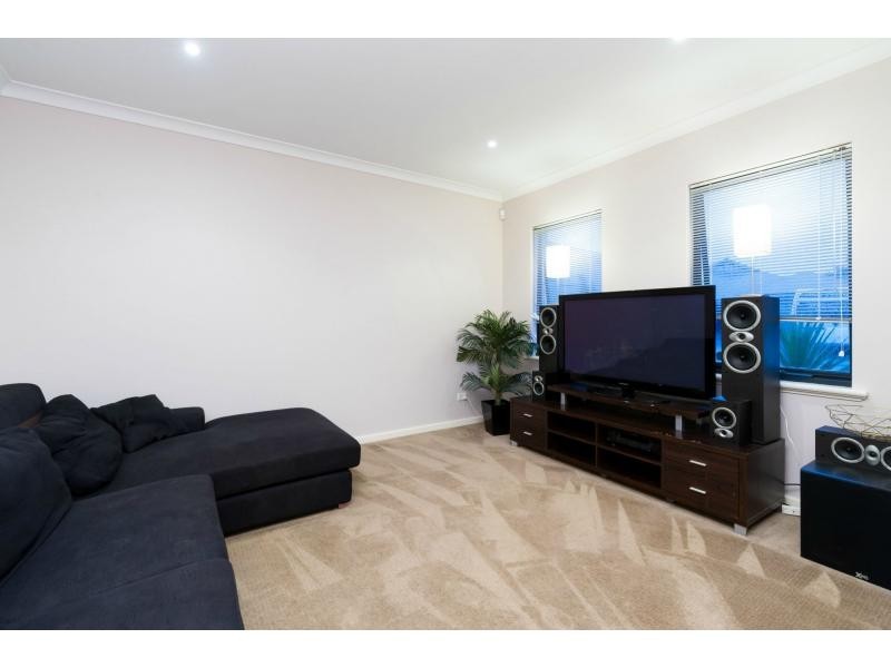 35 Cvitan Bend, Madeley WA 6065