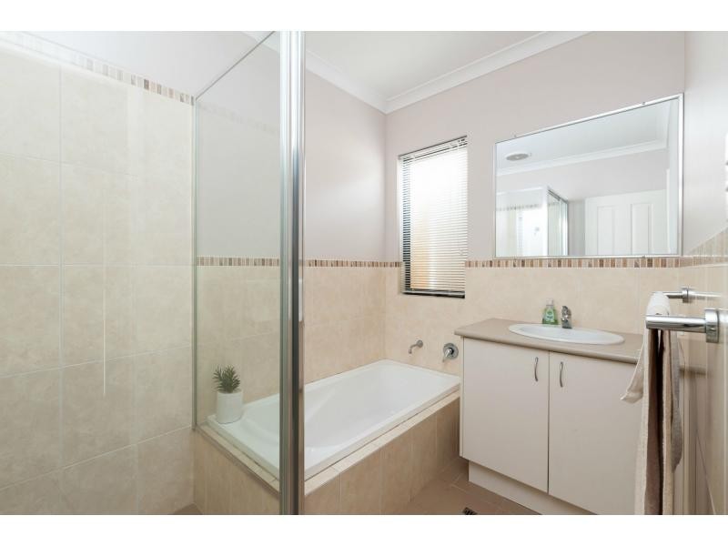 35 Cvitan Bend, Madeley WA 6065