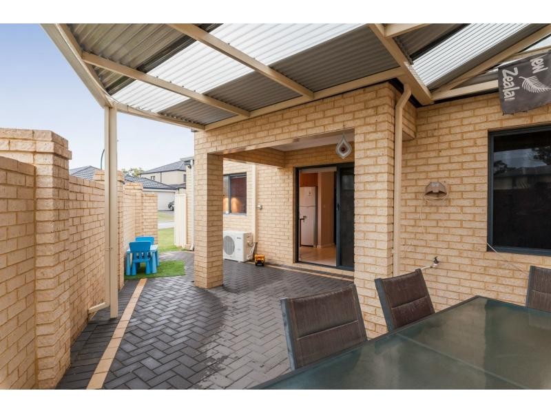 35 Cvitan Bend, Madeley WA 6065