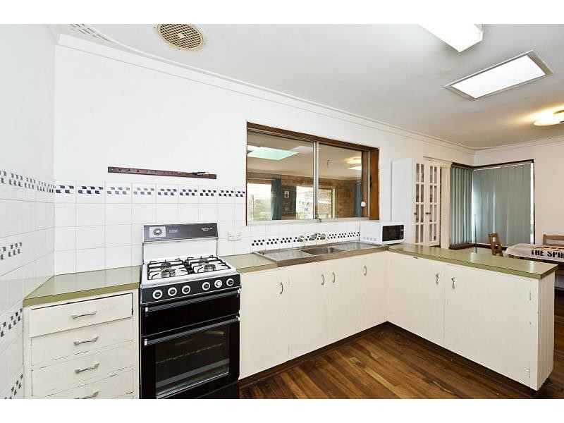 18 Edmund Way, Calista WA 6167