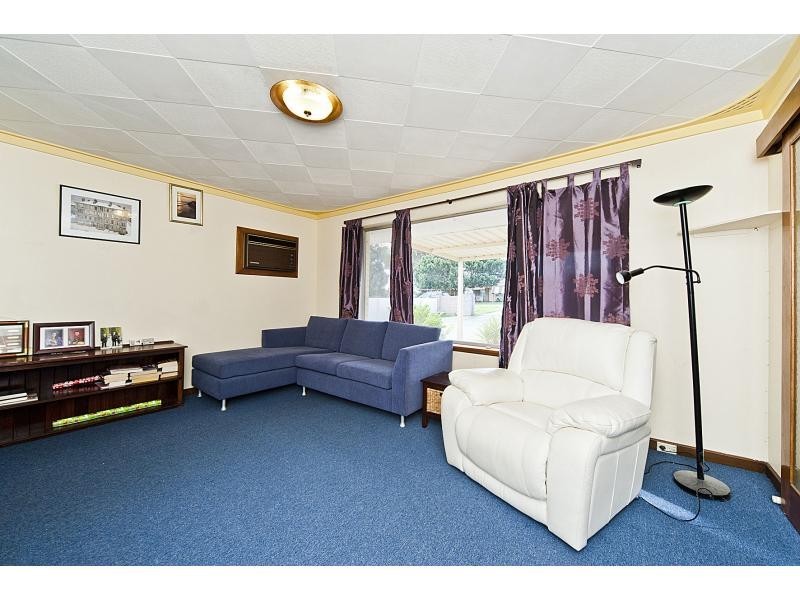 18 Edmund Way, Calista WA 6167