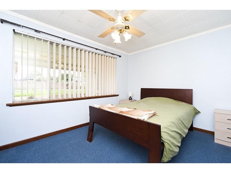 18 Edmund Way, Calista WA 6167