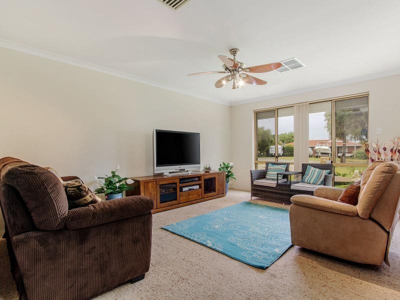 15 Oakdale Close, Safety Bay WA 6169