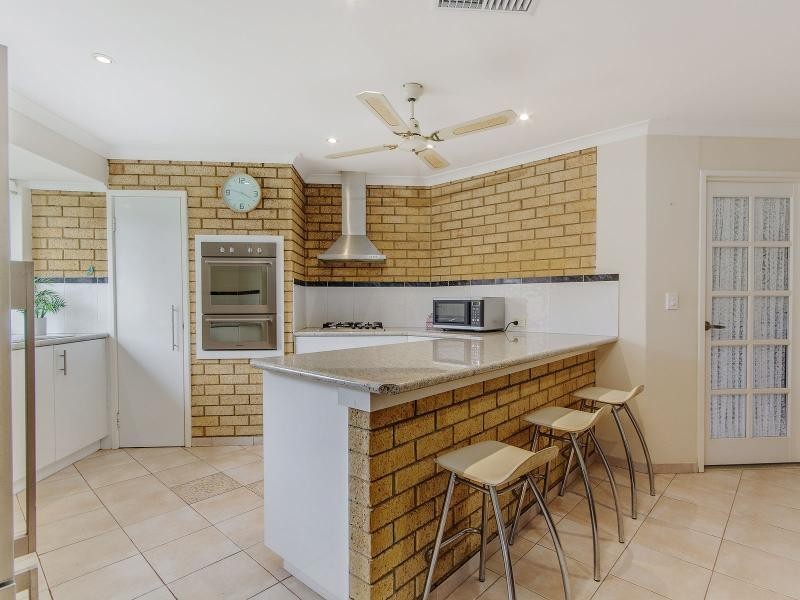 15 Oakdale Close, Safety Bay WA 6169