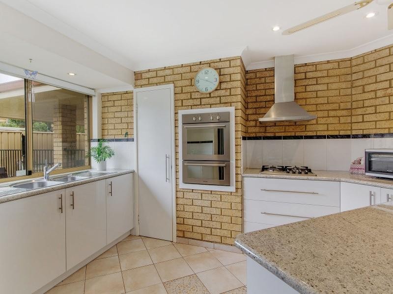 15 Oakdale Close, Safety Bay WA 6169