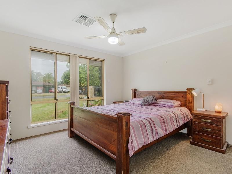 15 Oakdale Close, Safety Bay WA 6169