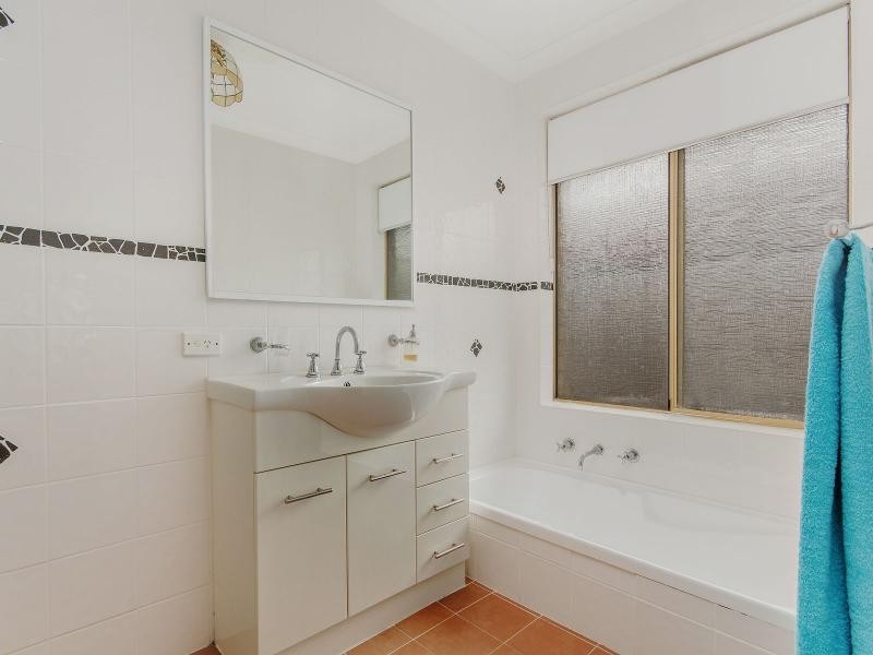 15 Oakdale Close, Safety Bay WA 6169