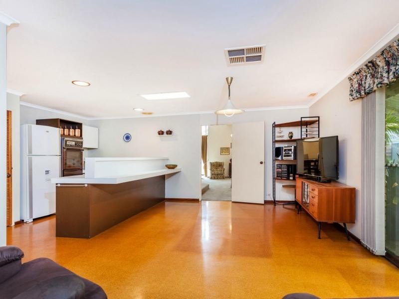 124 Findlay Road, Leeming WA 6149