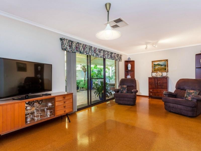 124 Findlay Road, Leeming WA 6149