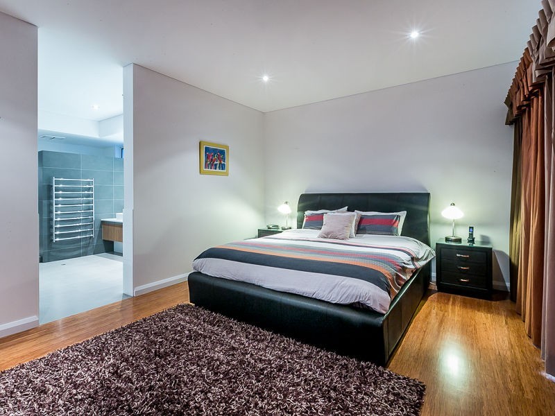 8 Tahiti Lane, Hillarys WA 6025