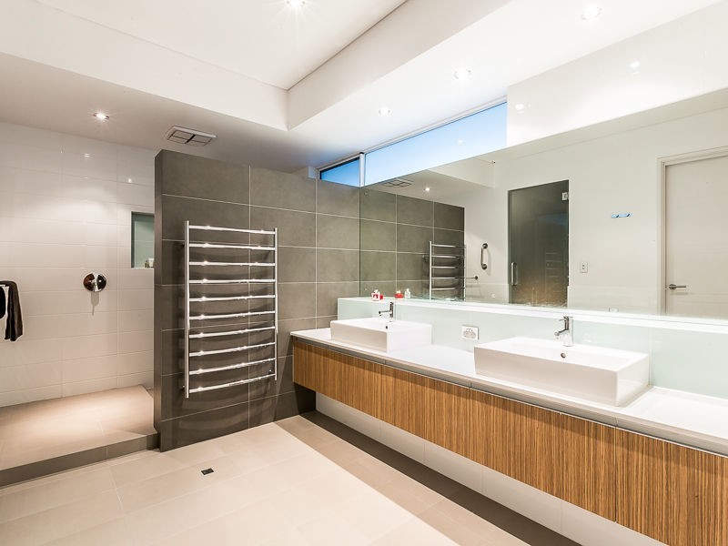 8 Tahiti Lane, Hillarys WA 6025