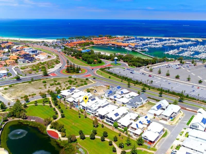8 Tahiti Lane, Hillarys WA 6025