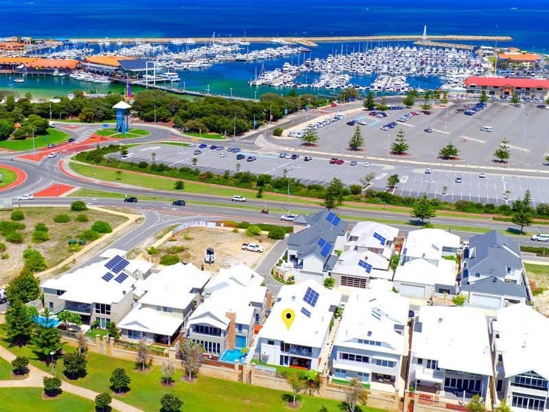 8 Tahiti Lane, Hillarys WA 6025