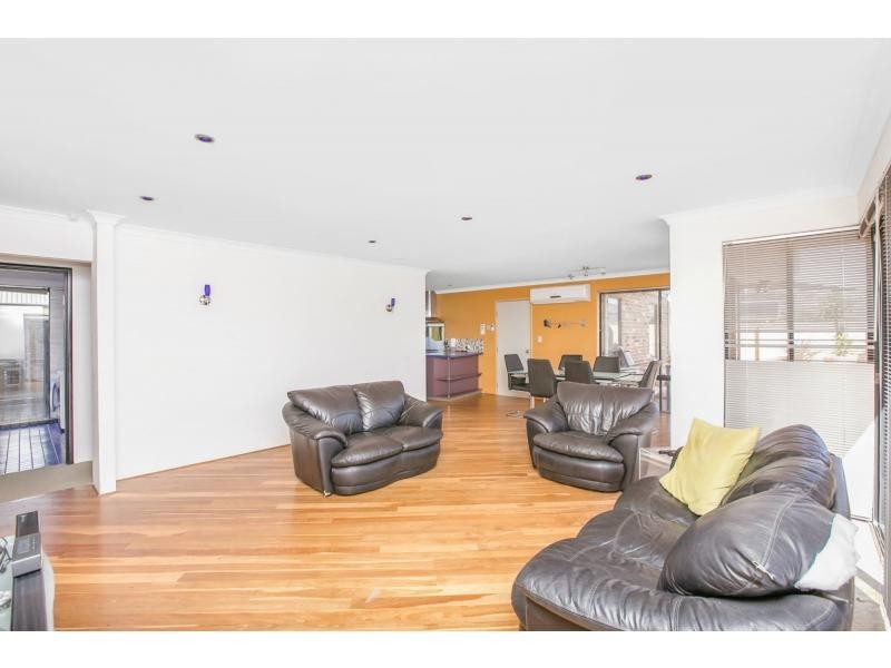 4 Grand Bank Parkway, Mindarie WA 6030