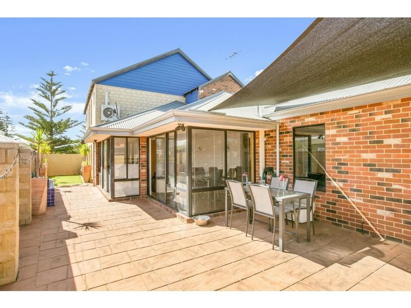4 Grand Bank Parkway, Mindarie WA 6030