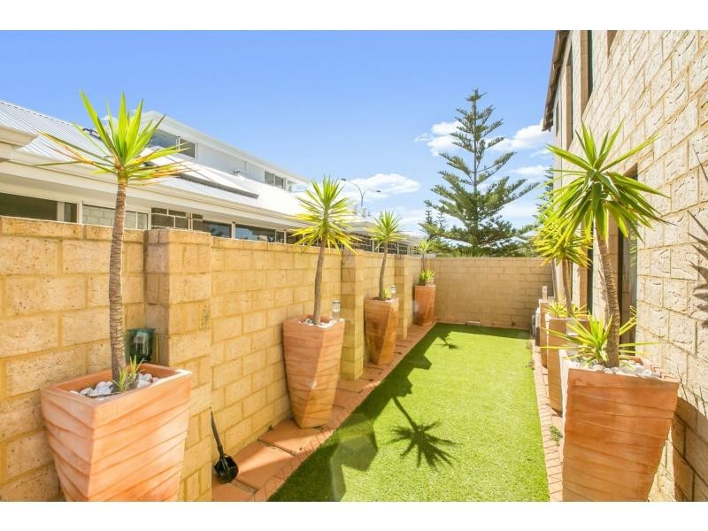 4 Grand Bank Parkway, Mindarie WA 6030