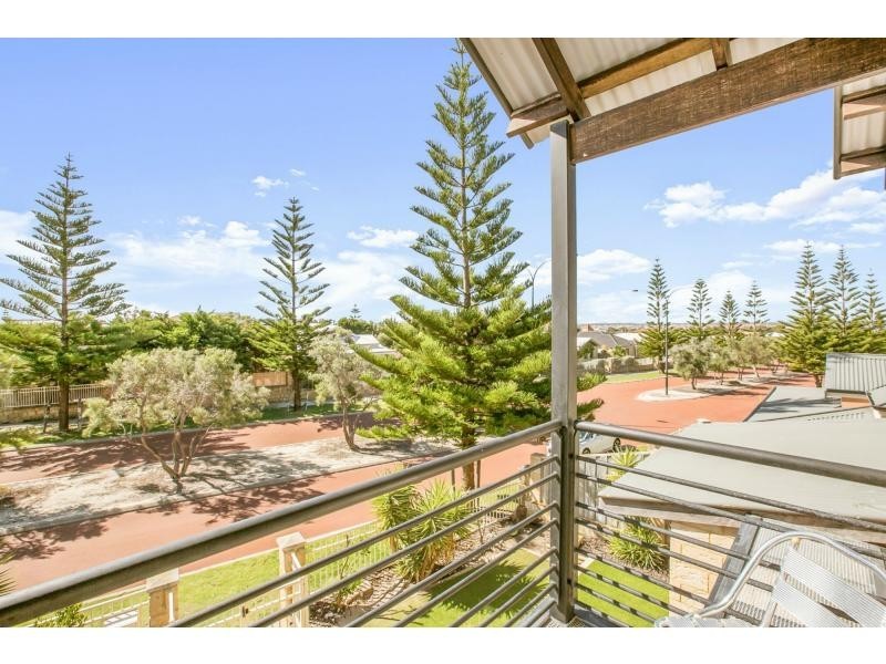 4 Grand Bank Parkway, Mindarie WA 6030