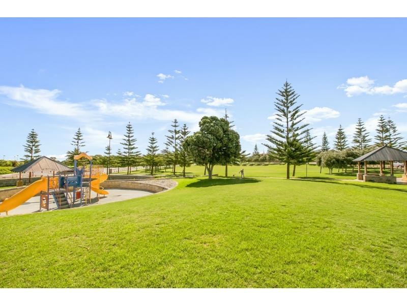 4 Grand Bank Parkway, Mindarie WA 6030