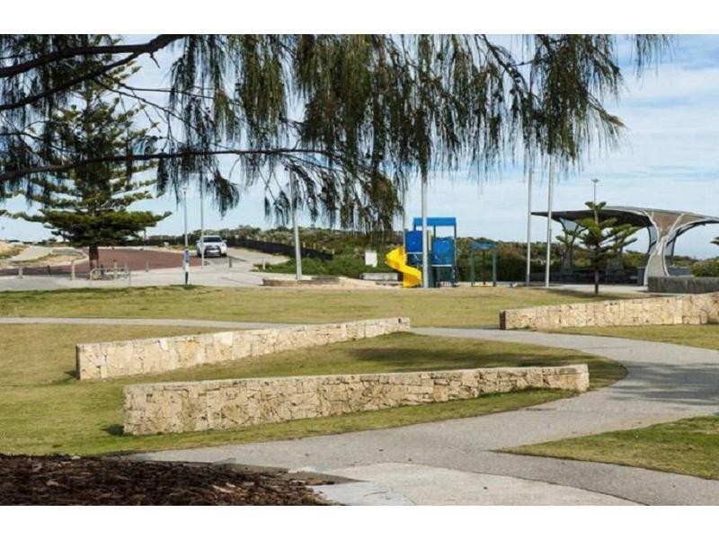 18 Calytrix Way, Halls Head WA 6210