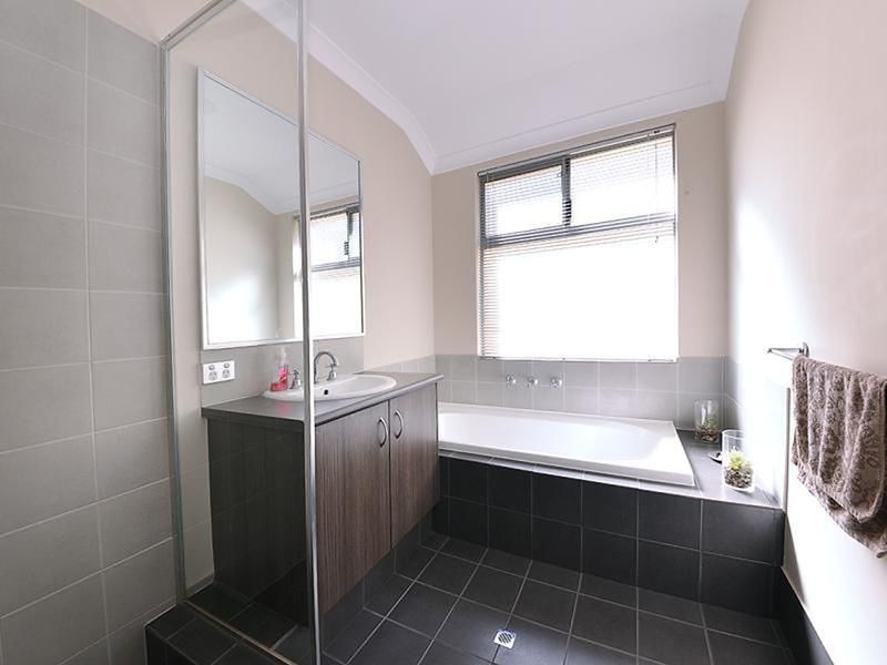 6 Nari Lane, Carramar WA 6031