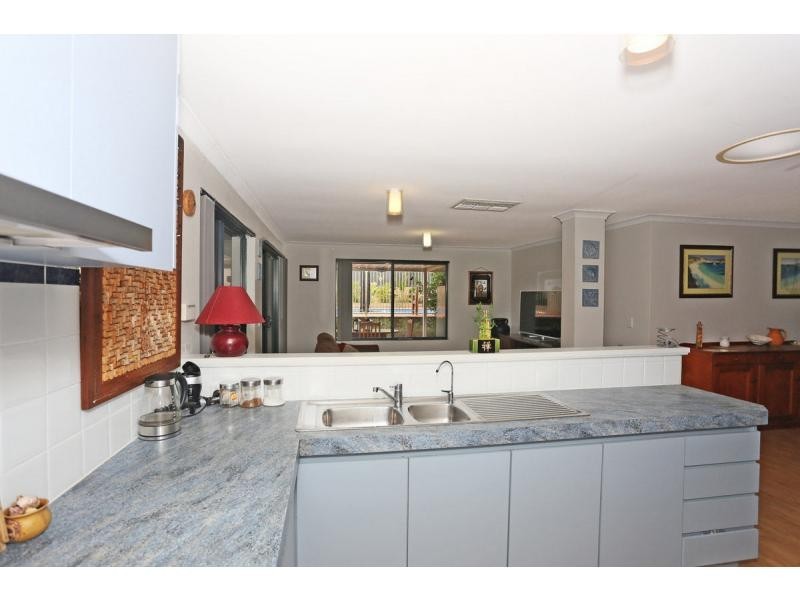 8 Lucidus Retreat, Greenfields WA 6210