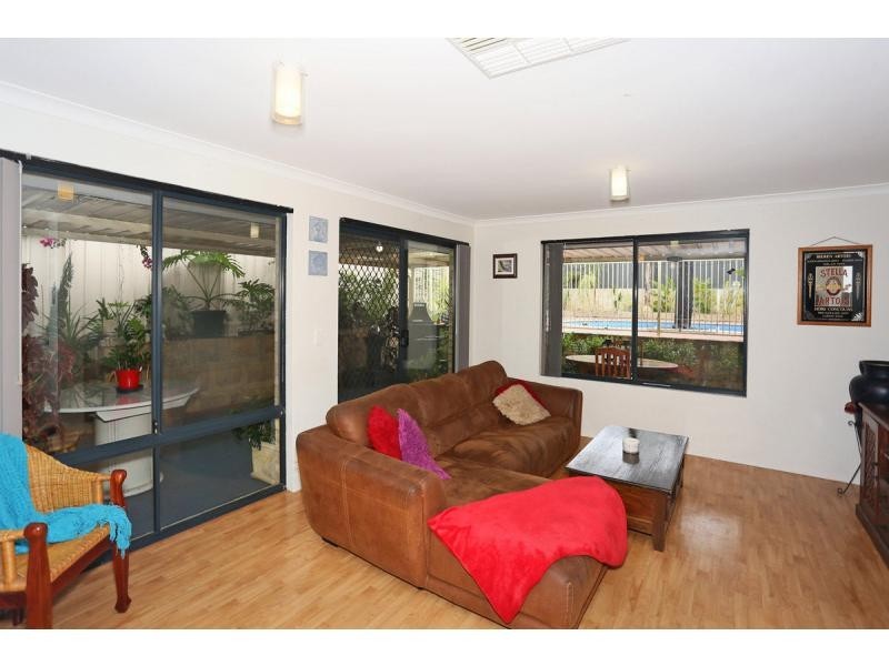 8 Lucidus Retreat, Greenfields WA 6210