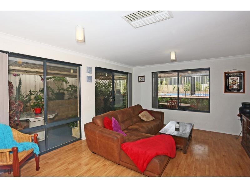 8 Lucidus Retreat, Greenfields WA 6210