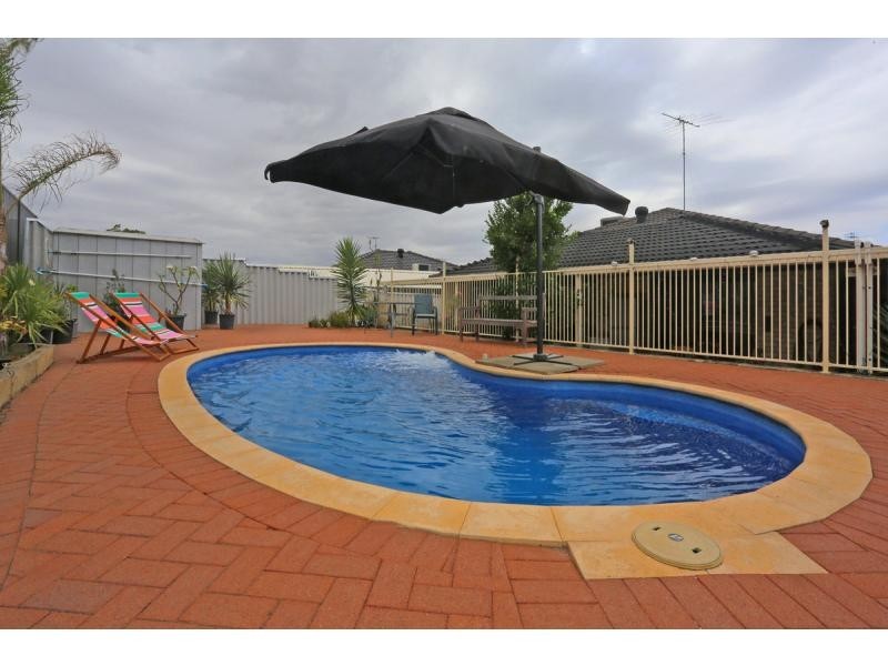 8 Lucidus Retreat, Greenfields WA 6210