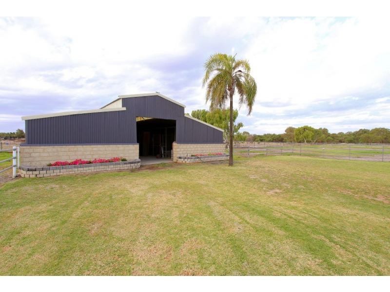 83 Peters Road, Muchea WA 6501