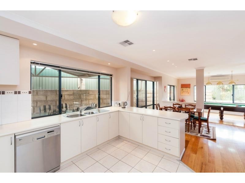 14 Jenkyn Circle, Landsdale WA 6065