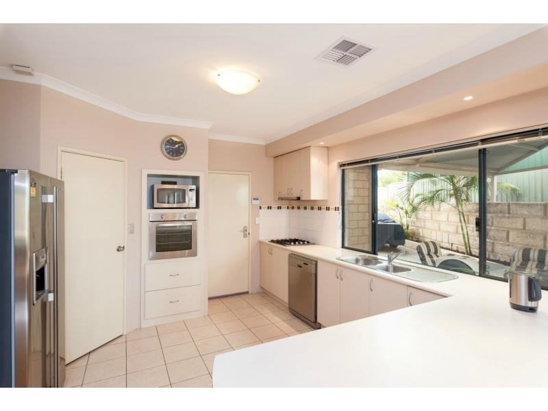 14 Jenkyn Circle, Landsdale WA 6065