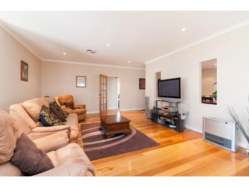 14 Jenkyn Circle, Landsdale WA 6065