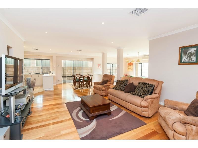 14 Jenkyn Circle, Landsdale WA 6065