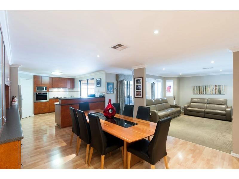 18 Cesare Circle, Madeley WA 6065