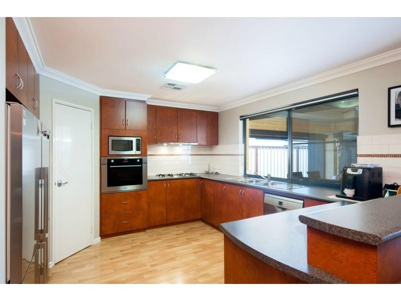 18 Cesare Circle, Madeley WA 6065