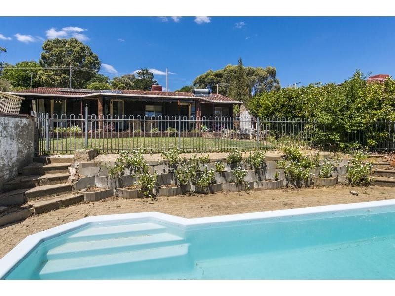 17 Harrison Road, Mount Richon WA 6112