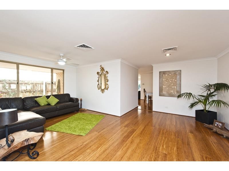 8 Holyhead Green, Mindarie WA 6030