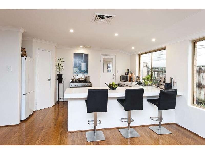 8 Holyhead Green, Mindarie WA 6030