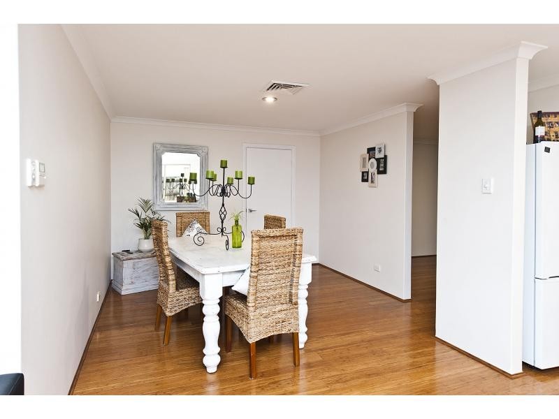 8 Holyhead Green, Mindarie WA 6030