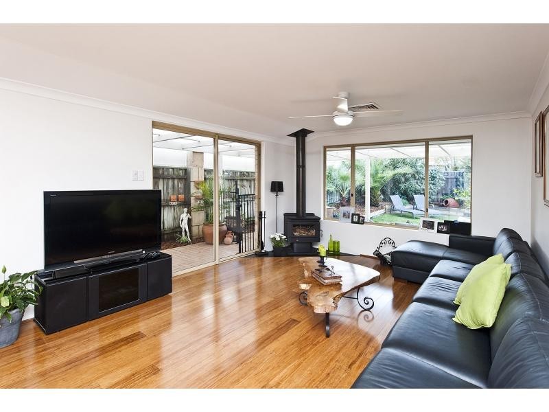 8 Holyhead Green, Mindarie WA 6030