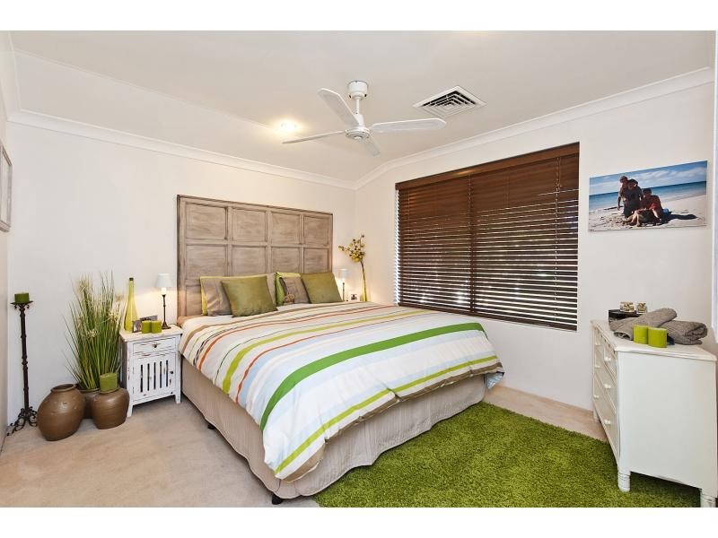 8 Holyhead Green, Mindarie WA 6030