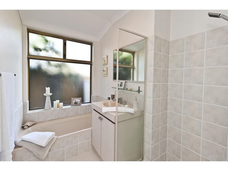 8 Holyhead Green, Mindarie WA 6030