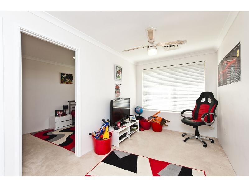 8 Holyhead Green, Mindarie WA 6030