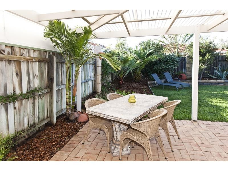 8 Holyhead Green, Mindarie WA 6030