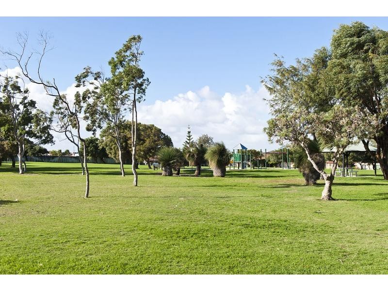 8 Holyhead Green, Mindarie WA 6030