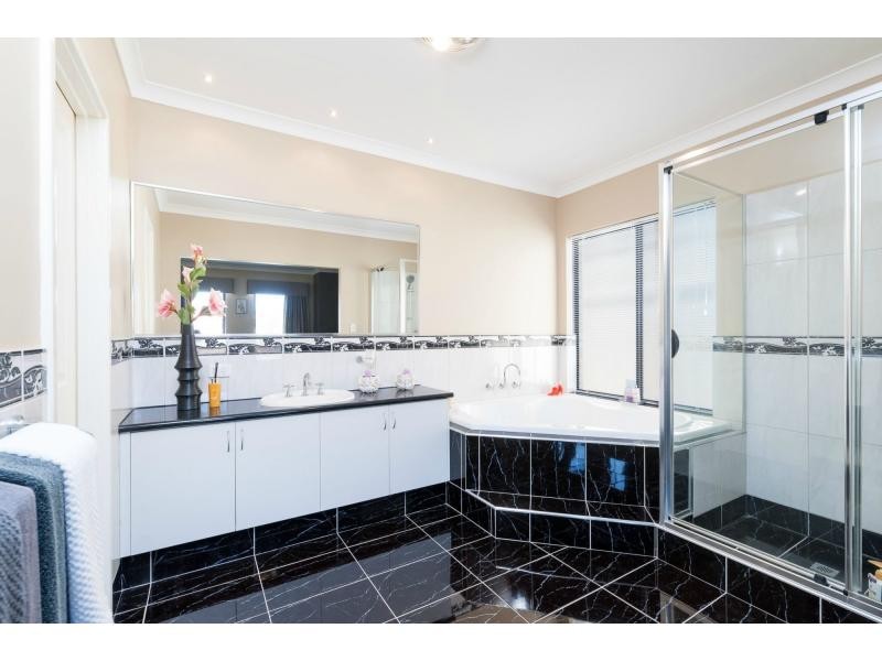 31 Russell Road, Madeley WA 6065