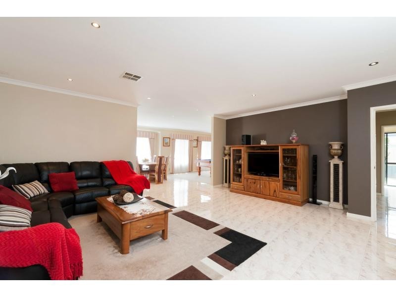 31 Russell Road, Madeley WA 6065