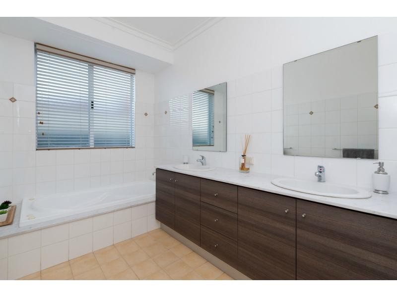 4 Walbrook Mews, Landsdale WA 6065