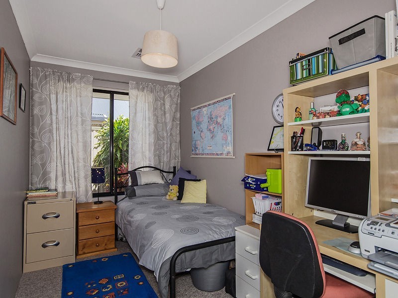 90 Harrington Waters Drive, Waikiki WA 6169